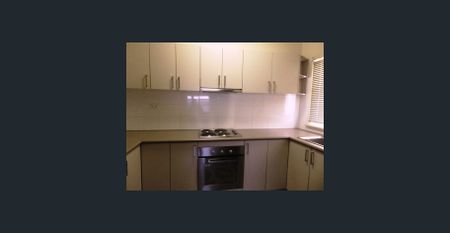 FANTASTIC THREE BEDROOM FAMILY HOME! - Photo 3