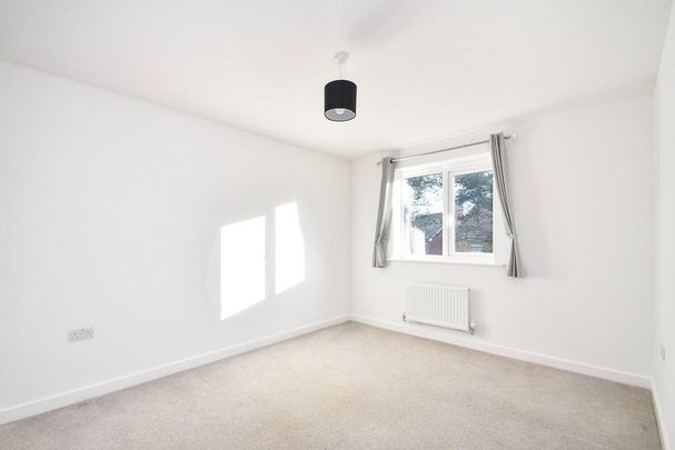 4 bedroom semi-detached house to rent - Photo 1