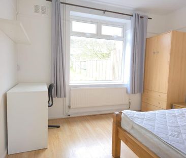 4 bedroom semi-detached house to rent - Photo 4