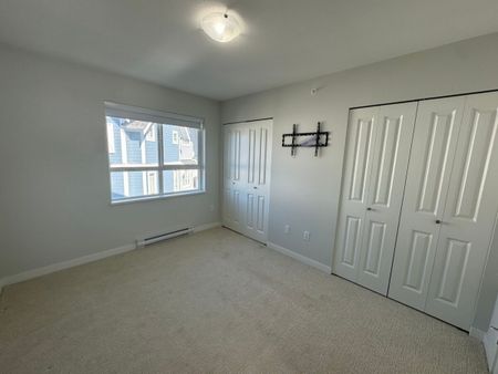 3 Bedroom Townhome with Clubhouse & Gym! - Photo 4