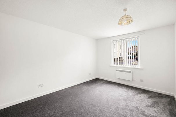 2 bedroom ground floor flat to rent - Photo 1