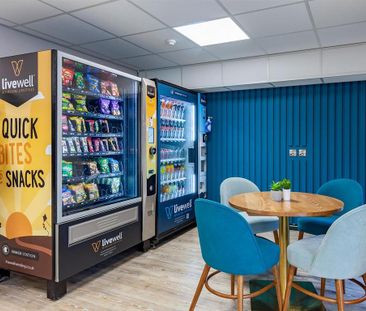 1 bedroom in a flat share to rent - Photo 2