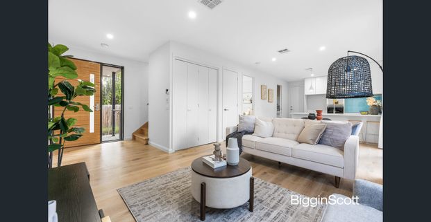 Four Bedroom Townhouse in Prime Glen Waverley Location - Photo 1