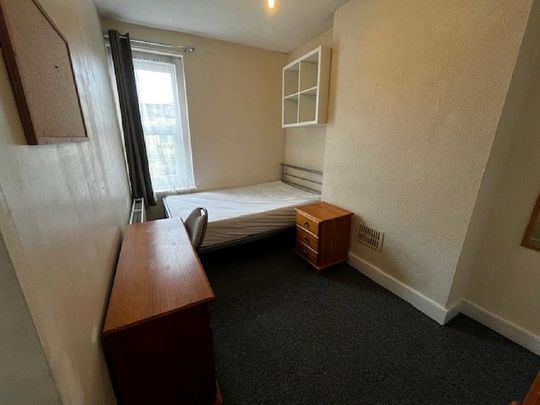 6 bedroom house to rent - Photo 1