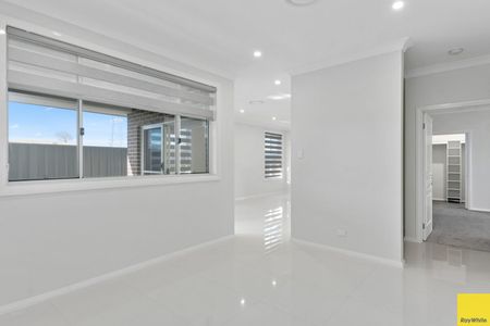 Exquisite Spacious 4-5 Bedroom Home with Spectacular Views - Photo 4