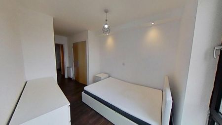 3 bedroom flat to rent - Photo 5