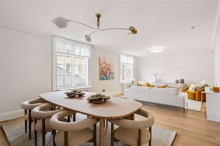 A Refined Third-Floor Residence Moments from Grosvenor Square. - Photo 3