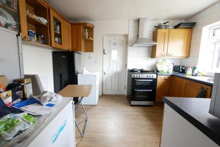 House share to rent - Photo 4