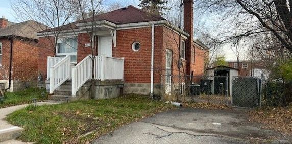 For Lease - 223 Harlandale Avenue, Toronto, Ontario - Photo 2