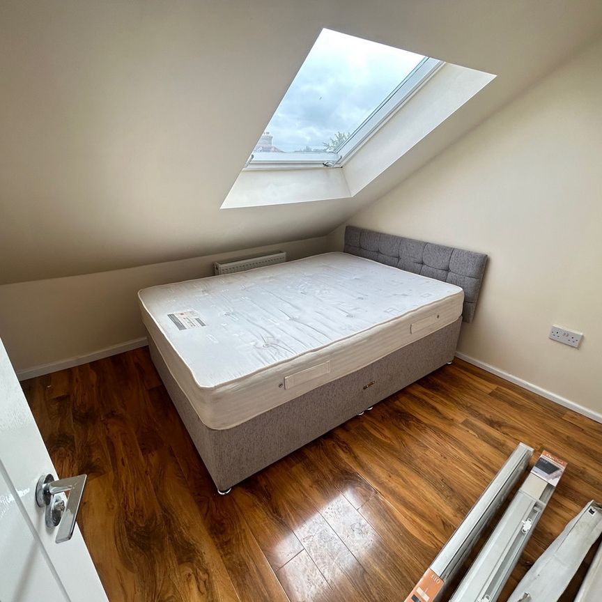 kingsmead Avenue, London, CR4 1 - Photo 1