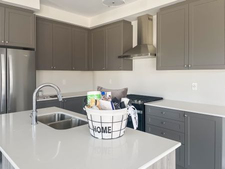 For Lease - 993 Crowsnest Hollow, Pickering, Ontario - Photo 2