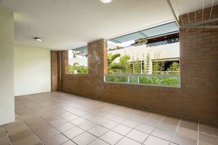Expansive Apartment in the Heart of Teneriffe! - Photo 4