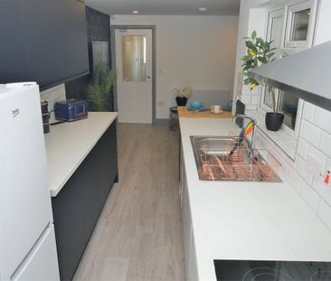 5 bedroom terraced house to rent - Photo 2