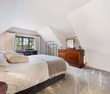 A beautifully extended thatched country home set within 2.18 acres ... - Photo 3