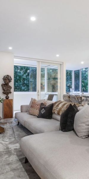 Luxury at its best beautifully appointed 3 Bedroom Property - Photo 1