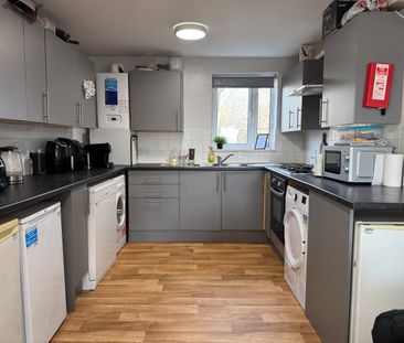 Room 2, 21 Albert Square, NG7 2FH, NOTTINGHAM - Photo 2