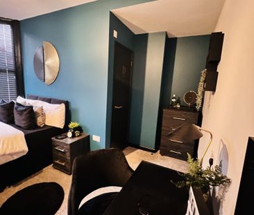 BEDROOM 6 – LARGE DOUBLE WITH ENSUITE - Photo 1