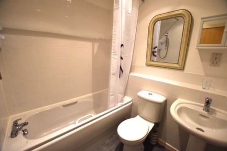 Worsley Road, Swinton, Manchester - Photo 3