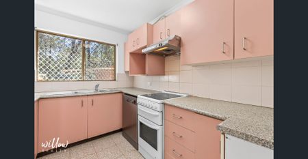 Large 3 Bedroom Townhouse with Swimming Pool & Tennis Courts! - Photo 4