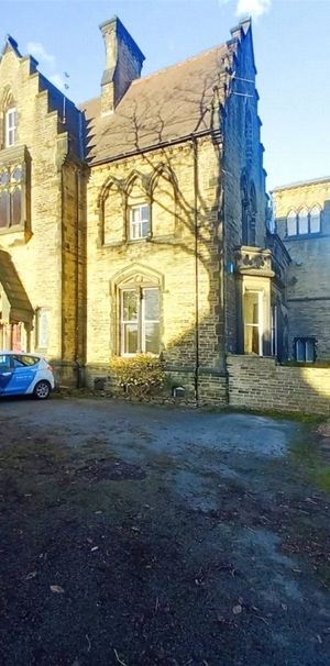 Edgerton Road, Edgerton, Huddersfield, HD1 - Photo 1