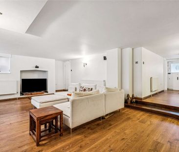 Spacious two bedroom apartment in the centre of Richmond - Photo 1