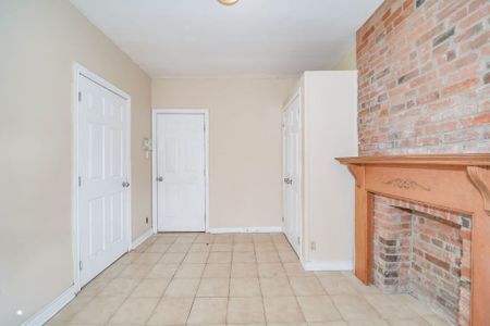 For Lease - 243 Montrose Avenue, Toronto, Ontario - Photo 3