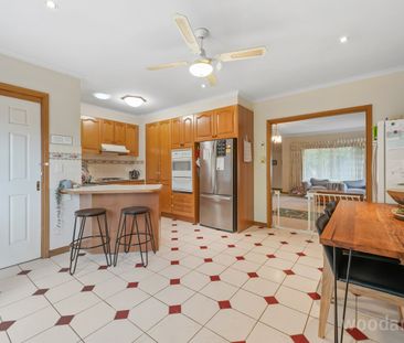 Charming Single-Level Unit in Prime Mitcham Location - Photo 5