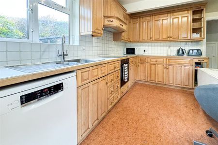 3 bedroom semi-detached house to rent - Photo 5