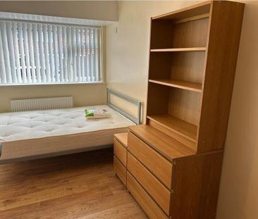 4 bedroom semi-detached house to rent - Photo 1