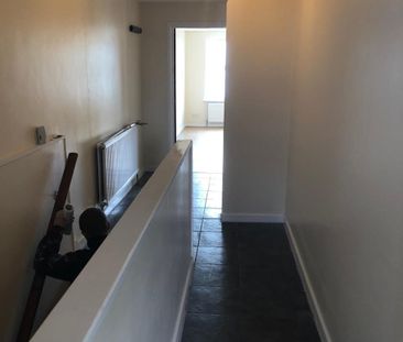 1 Bed Flat, St. Saviours Road, CR0 - Photo 5