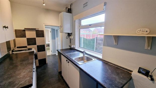 3 bedroom semi-detached house to rent - Photo 1