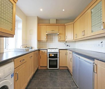 3 bedroom flat to rent - Photo 2