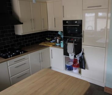 4 bedroom detached house to rent - Photo 6