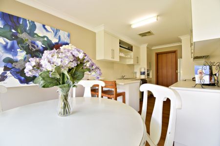 Fully Furnished Villa in Central Location - Stroll to CBD! - Photo 5