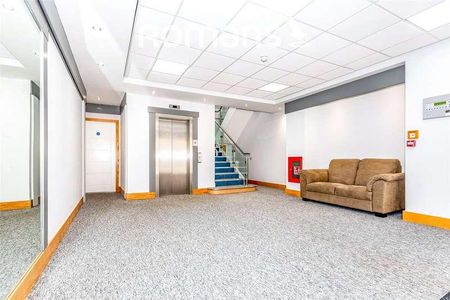 Trident House, Victoria Road, Farnborough, GU14 - Photo 5