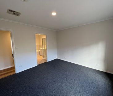 2/23 Ross Street, Niddrie VIC 3042 - Photo 6