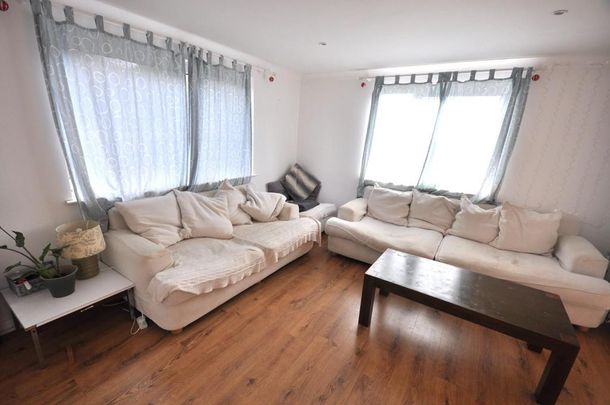 1 bedroom in a house share to rent - Photo 1