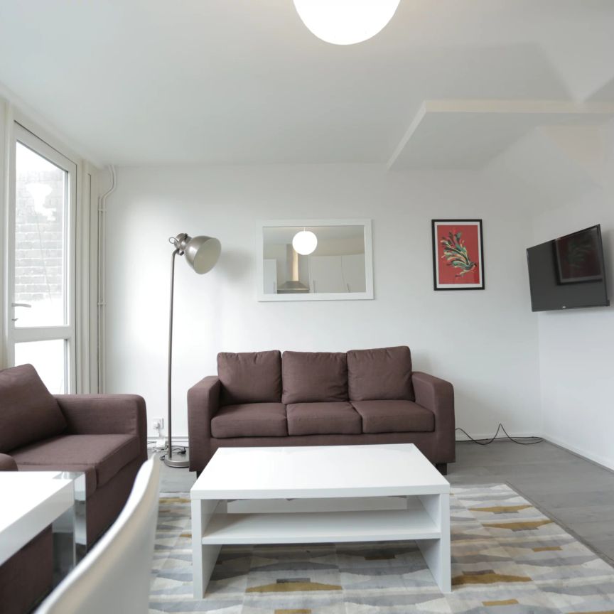 13 Corringham House (i) – Room 4 - Photo 1