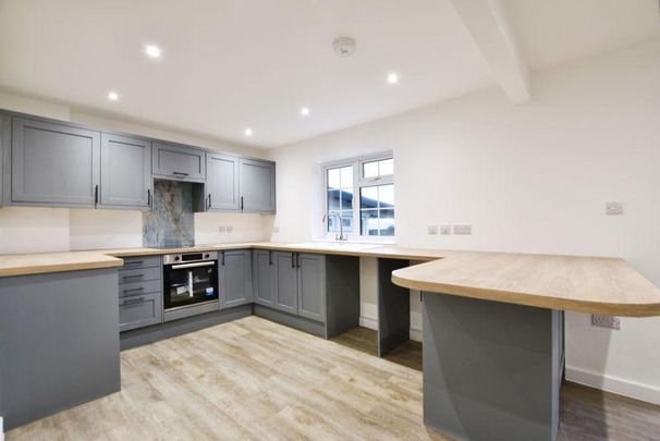 3 bedroom semi-detached bungalow to rent - Photo 1