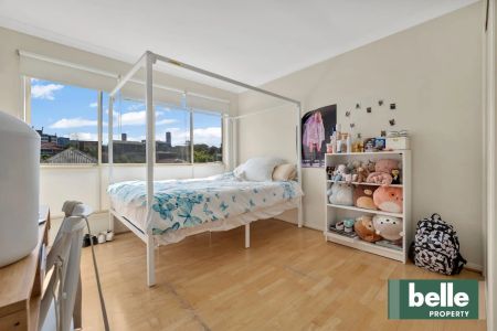 Spacious Townhouse in Prime Highgate Hill Location - Photo 3
