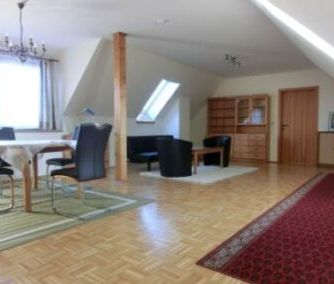 Möblierte 2 Zimmer Dachgeschoss Wohnung in Hauptplatznähe - Photo 2