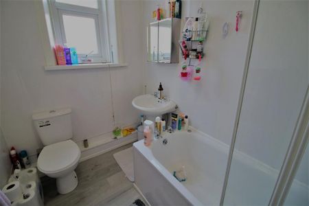 4 bedroom maisonette to rent - Photo 4