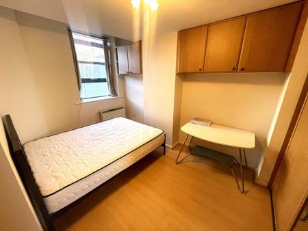 3 bedroom flat to rent - Photo 2