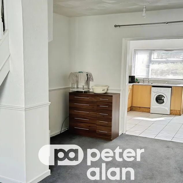 Morlais Street, Pentrebach - Photo 1
