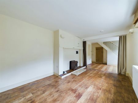 Semi-detached house to rent on - Photo 3