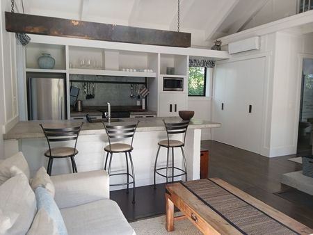 Very comfortable architecturally designed unit - Photo 5