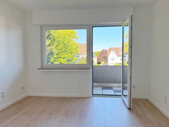 WIE NEU: 4-Zimmer-Wohnung mit Balkon in Paffrath in Gartenlage - Photo 1