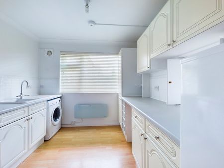Mandeville Court, Strode Street, Egham,TW20 - Photo 4