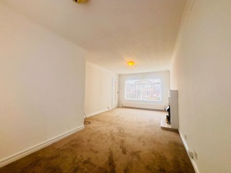 Muirlees Crescent, Glasgow, Milngavie, G62 7JA - Photo 2