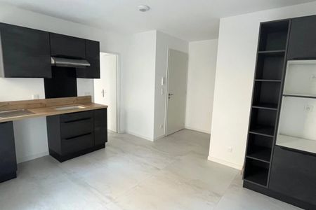 Appartement 2 pièces avec cour - Photo 2